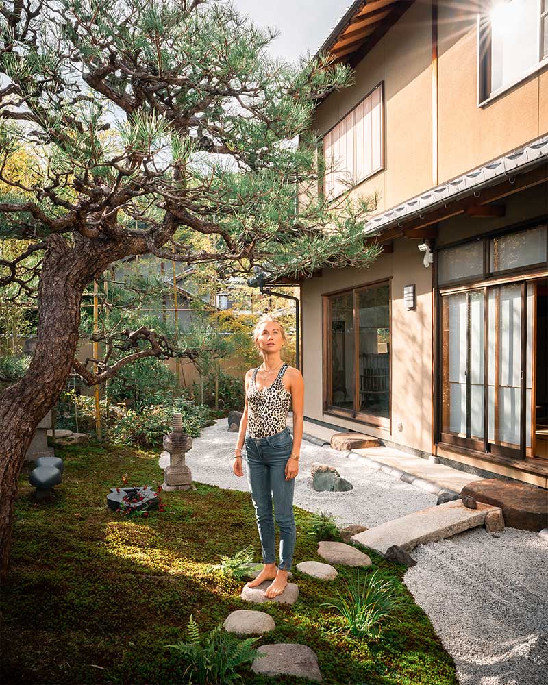 Hannah Hofinger im japanischen Garten